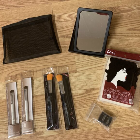 New Makeup Bag Givenchy with Accessories - Picture 3 of 5